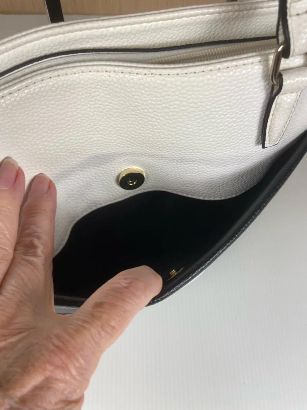 Nanette Lepore Black & White Pebbled Tote Shoulder Bag - Picture 4 of 16
